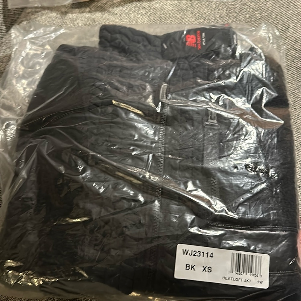 WOMEN'S NB NOVELTY HEATLOFT JACKET IN BLACK